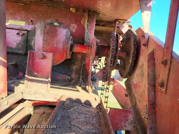 image for item DO3608 New Holland Hayliner 320  small square baler