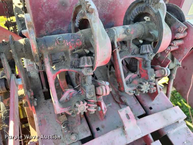 image for item DO3608 New Holland Hayliner 320  small square baler