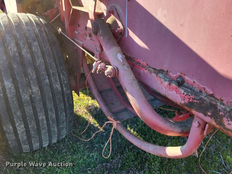 image for item DO3608 New Holland Hayliner 320  small square baler