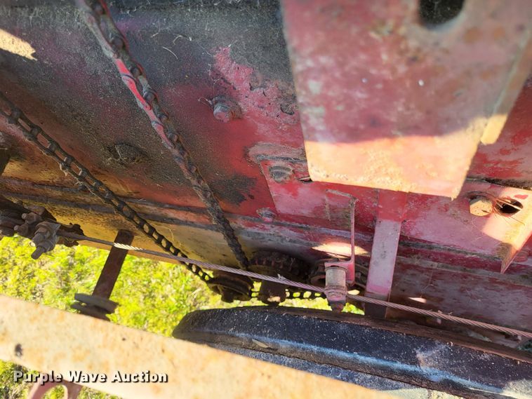 image for item DO3608 New Holland Hayliner 320  small square baler