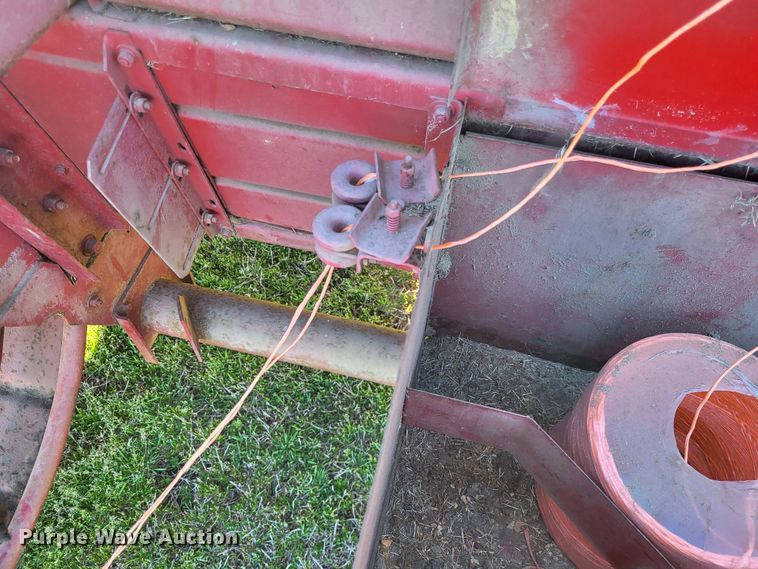 image for item DO3608 New Holland Hayliner 320  small square baler