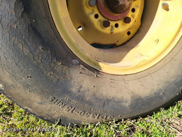 image for item DO3608 New Holland Hayliner 320  small square baler