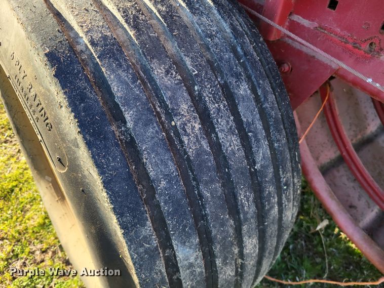 image for item DO3608 New Holland Hayliner 320  small square baler