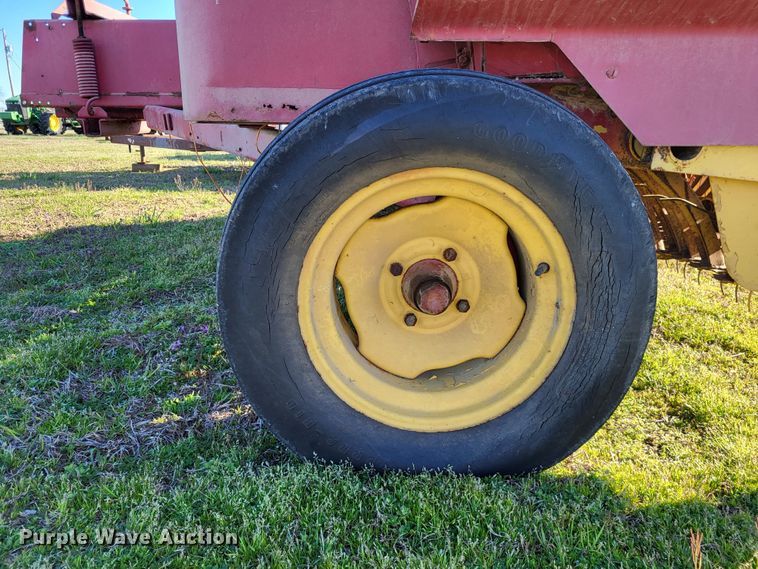 image for item DO3608 New Holland Hayliner 320  small square baler