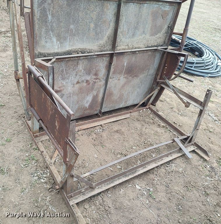 image for item DO3916 Livestock equipment