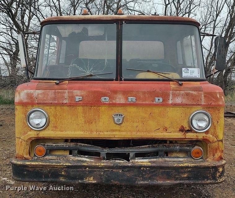 image for item DO3919 1961 Ford C600  grain truck