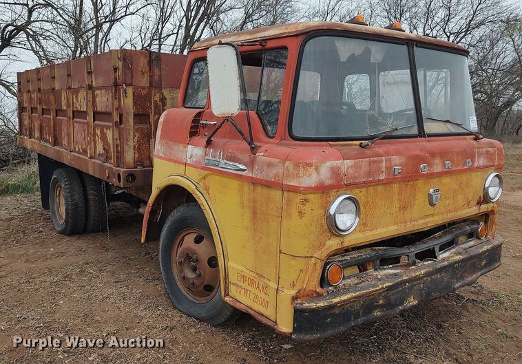 image for item DO3919 1961 Ford C600  grain truck