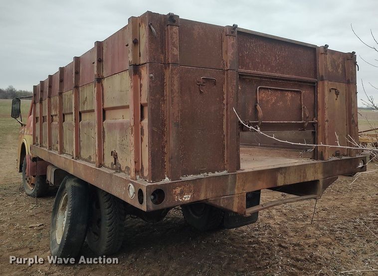 image for item DO3919 1961 Ford C600  grain truck