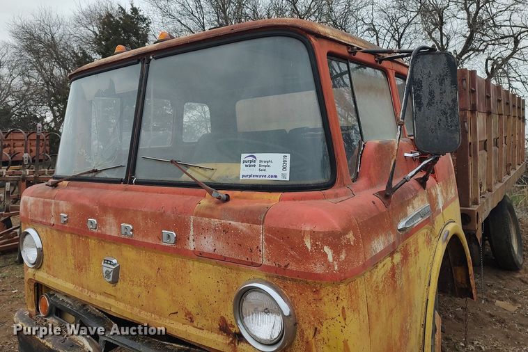image for item DO3919 1961 Ford C600  grain truck
