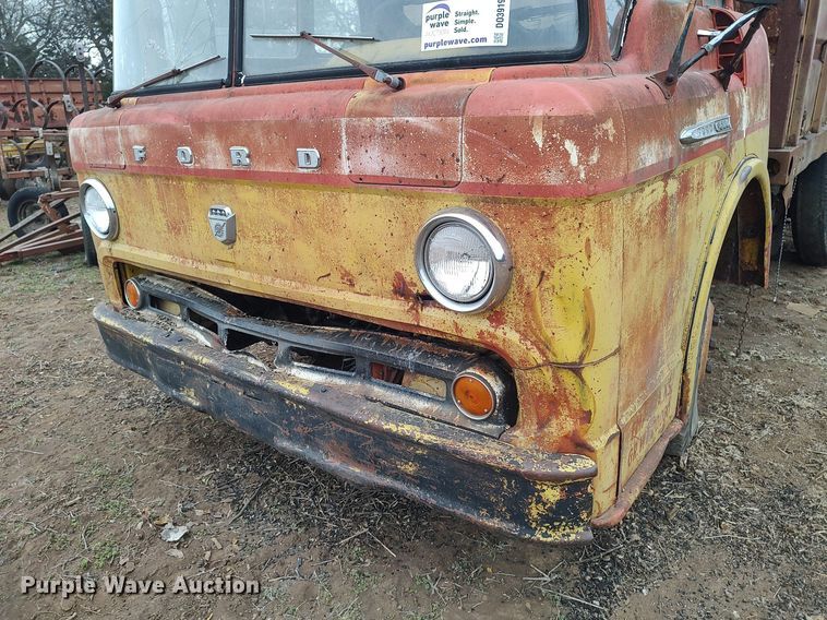 image for item DO3919 1961 Ford C600  grain truck