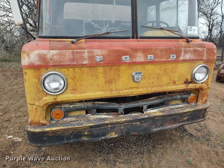 image for item DO3919 1961 Ford C600  grain truck