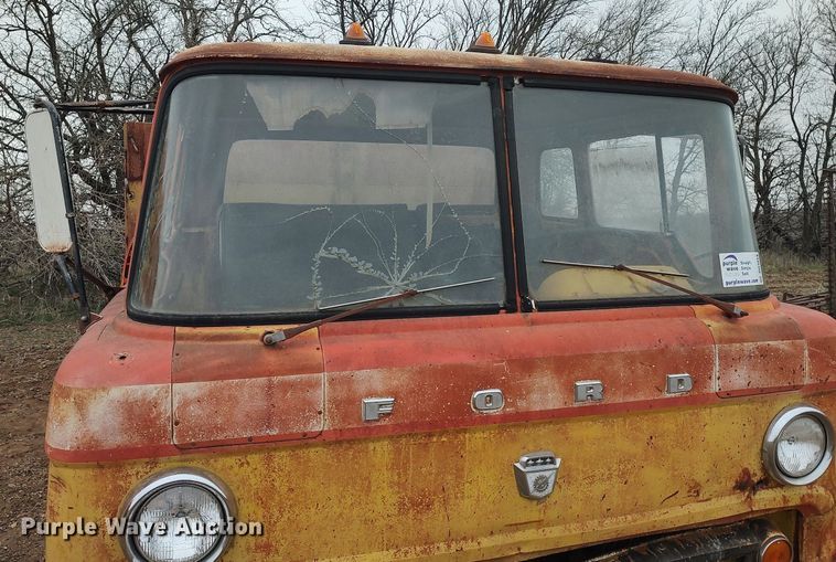 image for item DO3919 1961 Ford C600  grain truck