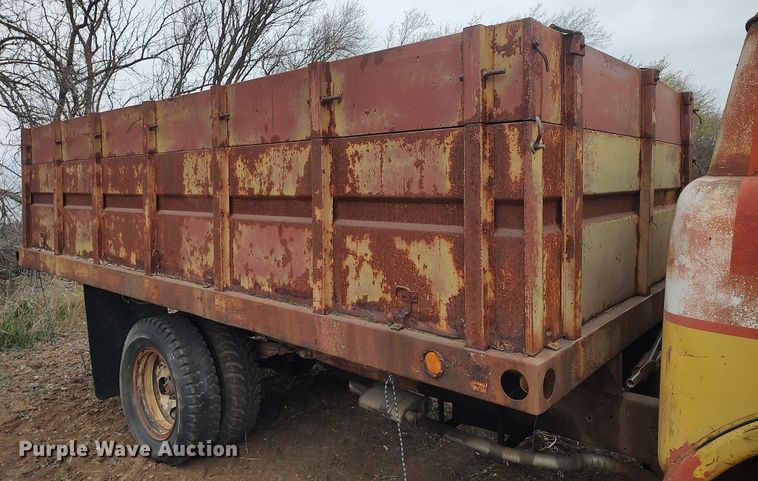 image for item DO3919 1961 Ford C600  grain truck