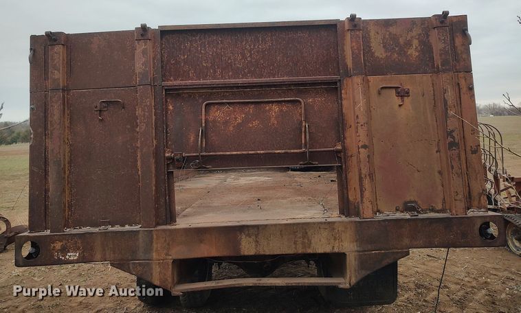 image for item DO3919 1961 Ford C600  grain truck