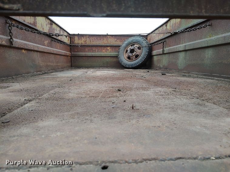 image for item DO3919 1961 Ford C600  grain truck