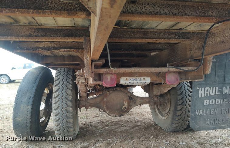 image for item DO3919 1961 Ford C600  grain truck