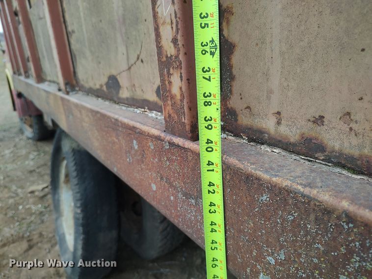 image for item DO3919 1961 Ford C600  grain truck