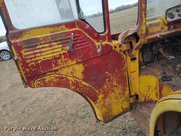 image for item DO3919 1961 Ford C600  grain truck