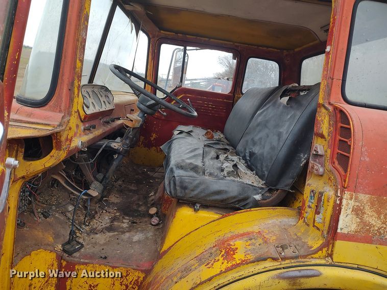 image for item DO3919 1961 Ford C600  grain truck