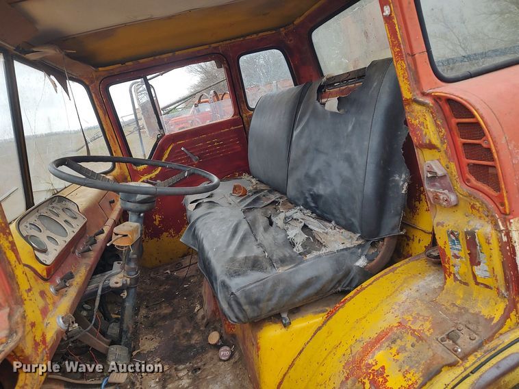 image for item DO3919 1961 Ford C600  grain truck