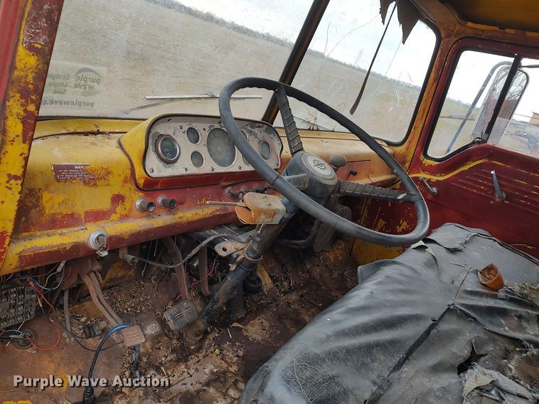 image for item DO3919 1961 Ford C600  grain truck