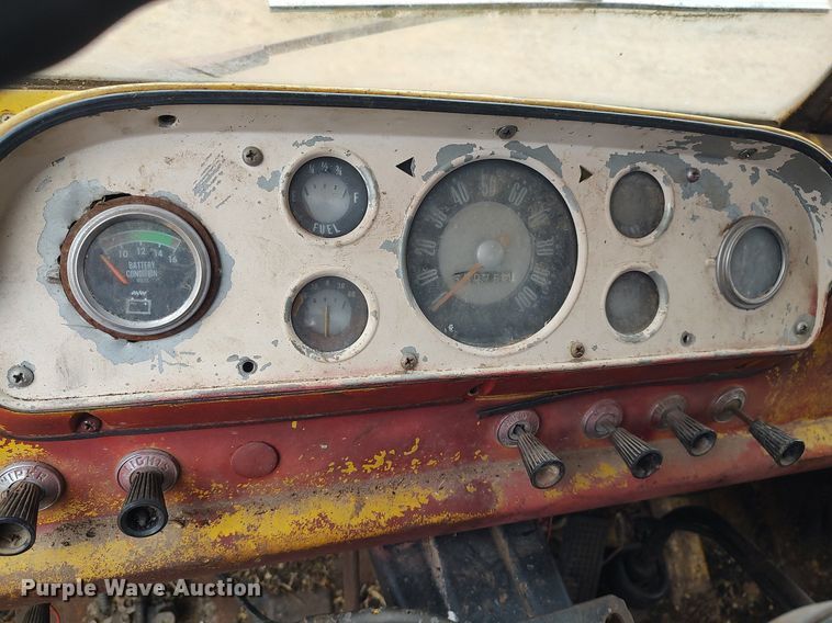 image for item DO3919 1961 Ford C600  grain truck