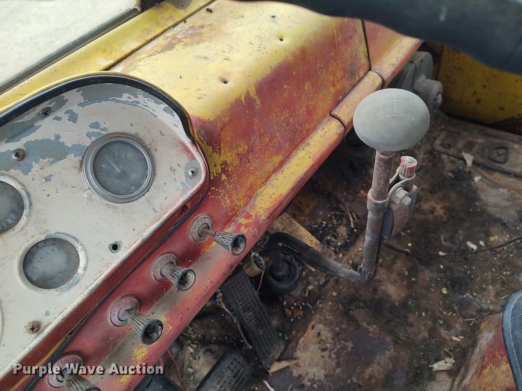 image for item DO3919 1961 Ford C600  grain truck