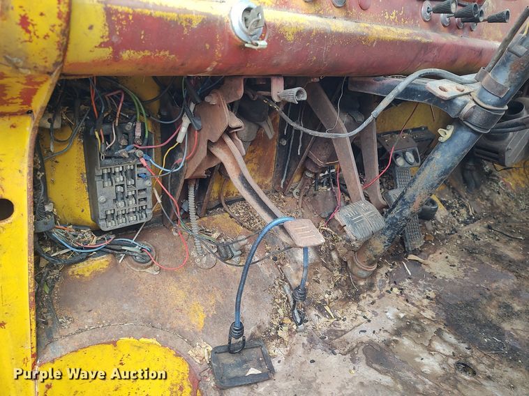 image for item DO3919 1961 Ford C600  grain truck