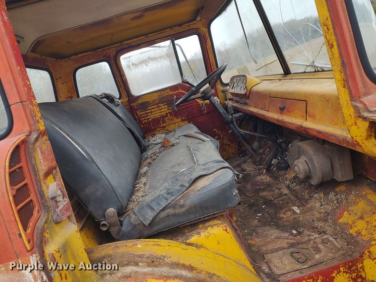 image for item DO3919 1961 Ford C600  grain truck