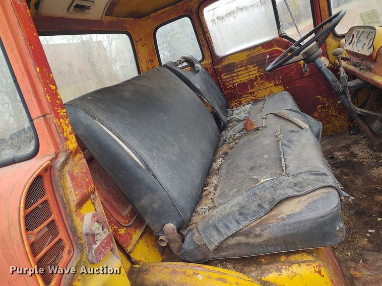 image for item DO3919 1961 Ford C600  grain truck