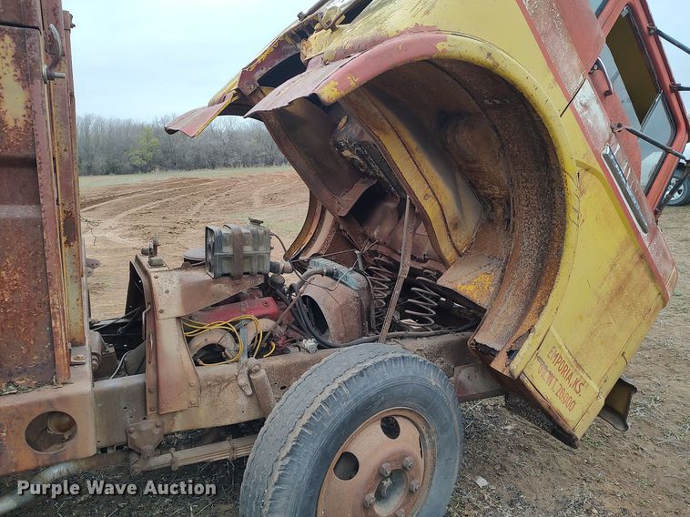 image for item DO3919 1961 Ford C600  grain truck