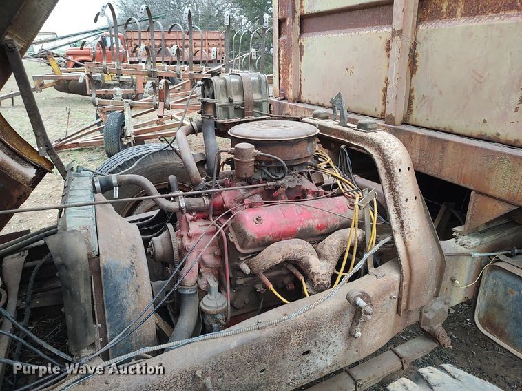 image for item DO3919 1961 Ford C600  grain truck