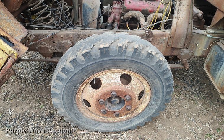 image for item DO3919 1961 Ford C600  grain truck