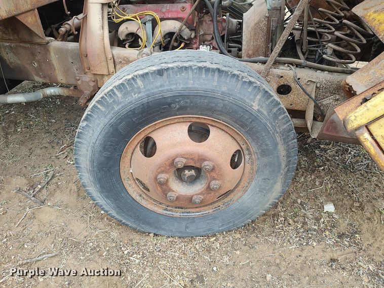 image for item DO3919 1961 Ford C600  grain truck