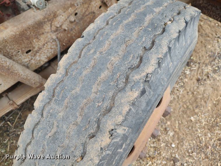 image for item DO3919 1961 Ford C600  grain truck