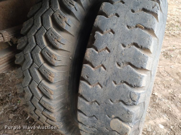 image for item DO3919 1961 Ford C600  grain truck