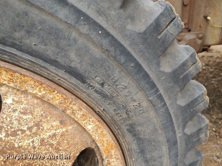 image for item DO3919 1961 Ford C600  grain truck