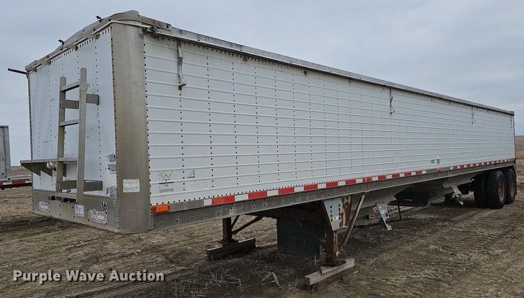 image for item DO4233 1992 Wilson PaceSetter  grain trailer