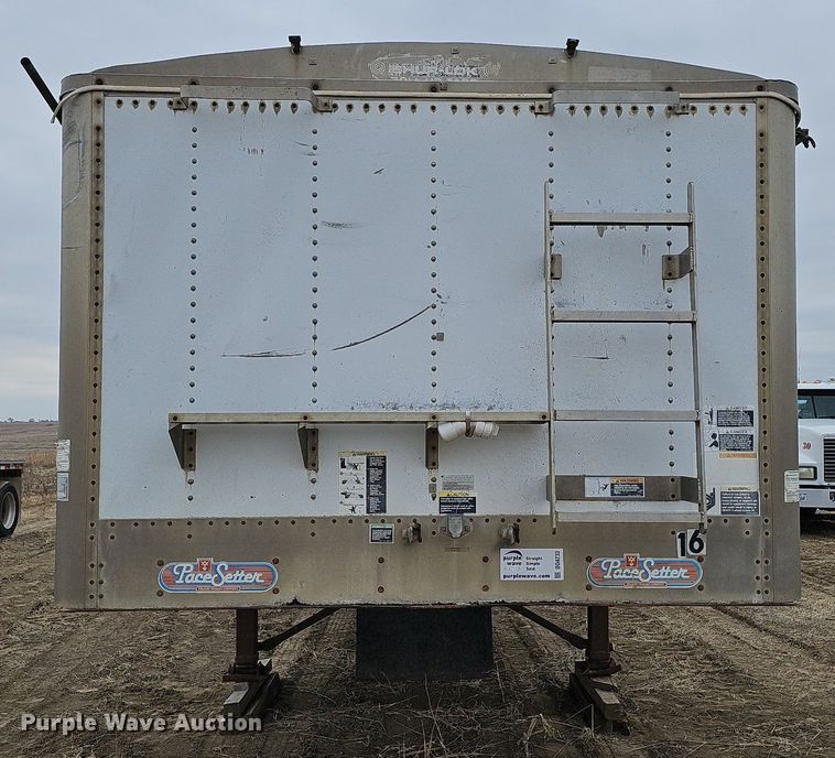 image for item DO4233 1992 Wilson PaceSetter  grain trailer