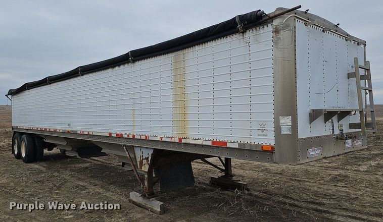image for item DO4233 1992 Wilson PaceSetter  grain trailer