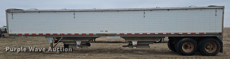 image for item DO4233 1992 Wilson PaceSetter  grain trailer