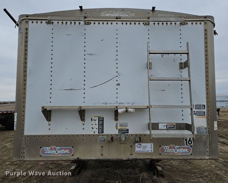 image for item DO4233 1992 Wilson PaceSetter  grain trailer