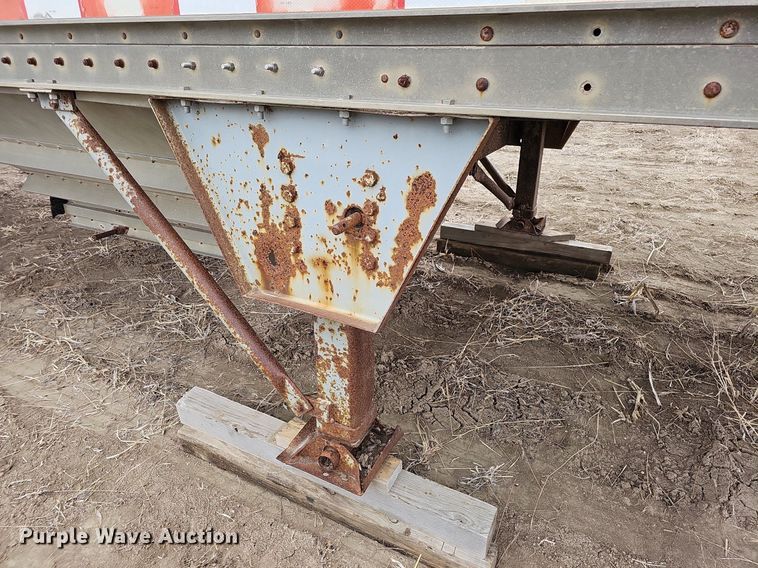 image for item DO4233 1992 Wilson PaceSetter  grain trailer