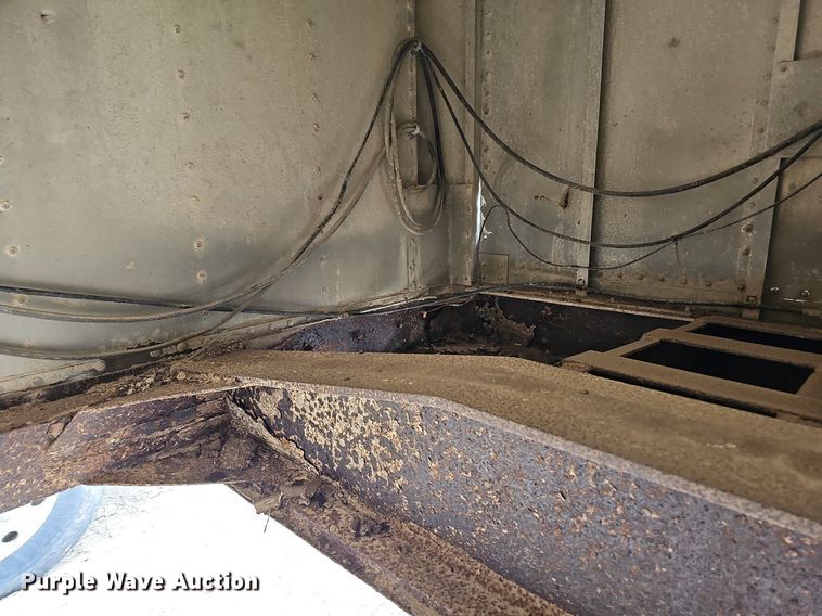 image for item DO4233 1992 Wilson PaceSetter  grain trailer