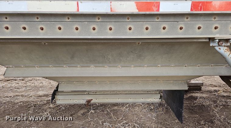 image for item DO4233 1992 Wilson PaceSetter  grain trailer