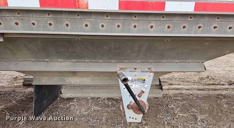 image for item DO4233 1992 Wilson PaceSetter  grain trailer