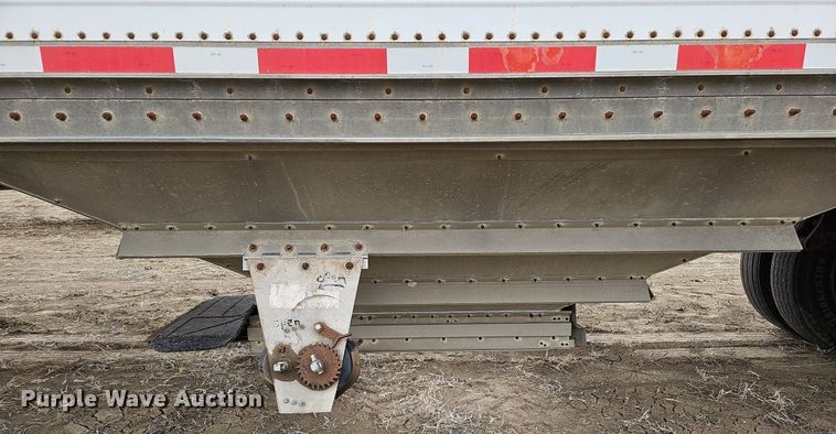 image for item DO4233 1992 Wilson PaceSetter  grain trailer