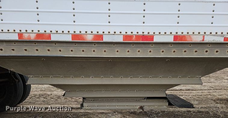 image for item DO4233 1992 Wilson PaceSetter  grain trailer