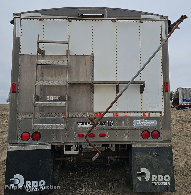 image for item DO4233 1992 Wilson PaceSetter  grain trailer