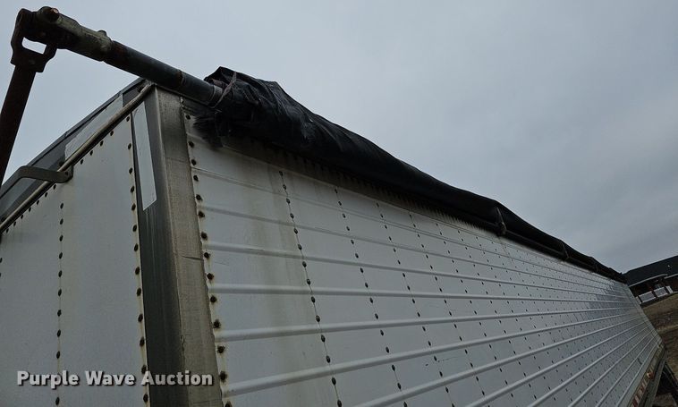image for item DO4233 1992 Wilson PaceSetter  grain trailer